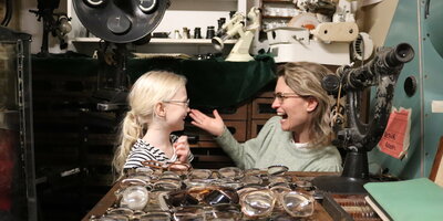 De opticien in het Oude Ambachten & Speelgoedmuseum